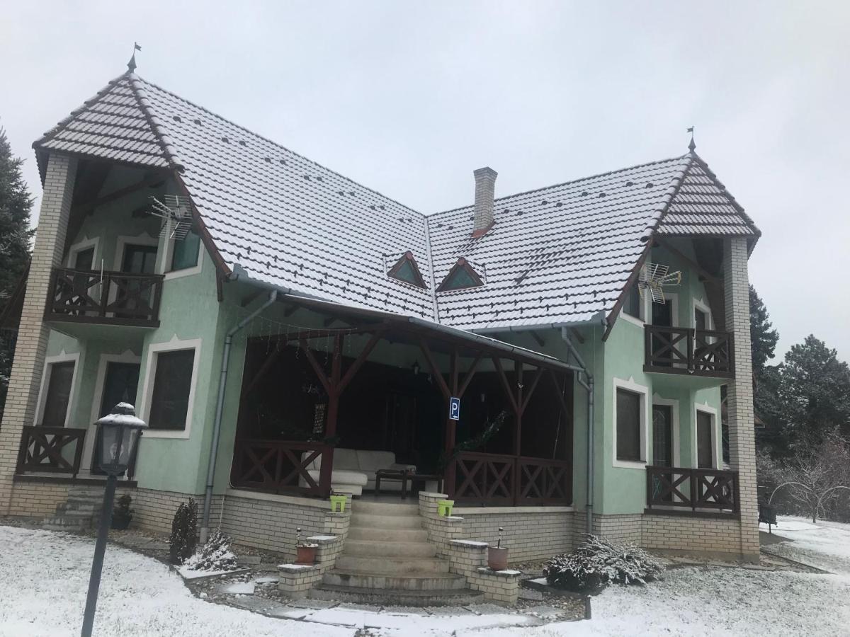 Apartamento Balaton Garden Balatongyörök Exterior foto
